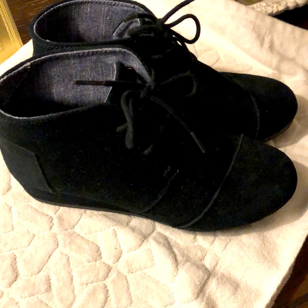 Tom’s Suede Desert Wedge Bootie